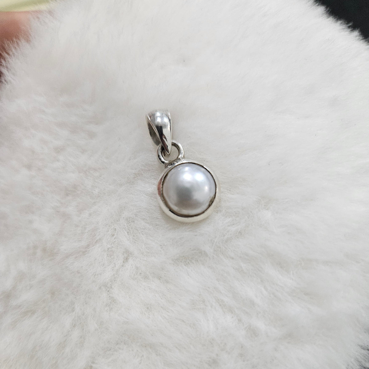 PEARL PENDANTS