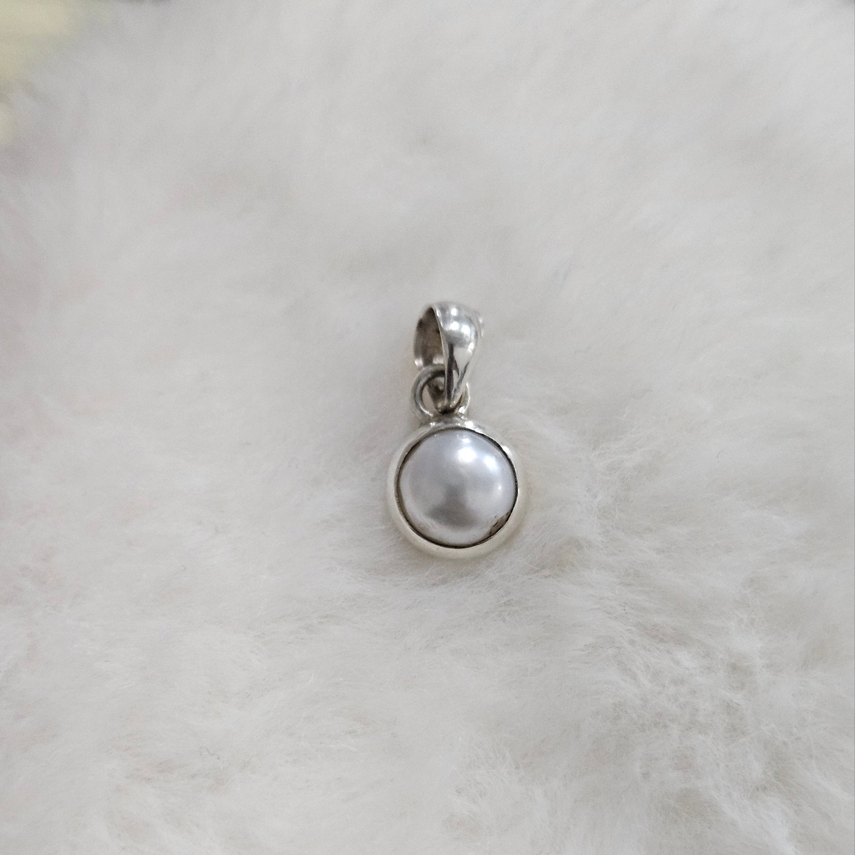 PEARL PENDANTS