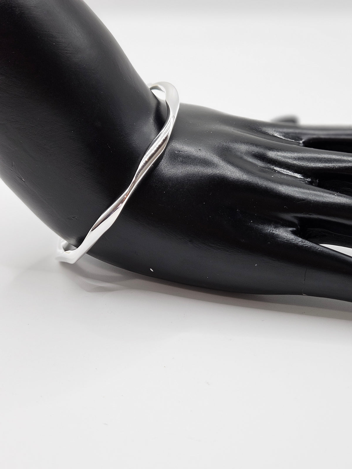 SILVER SINGLE BANGLE/KADA