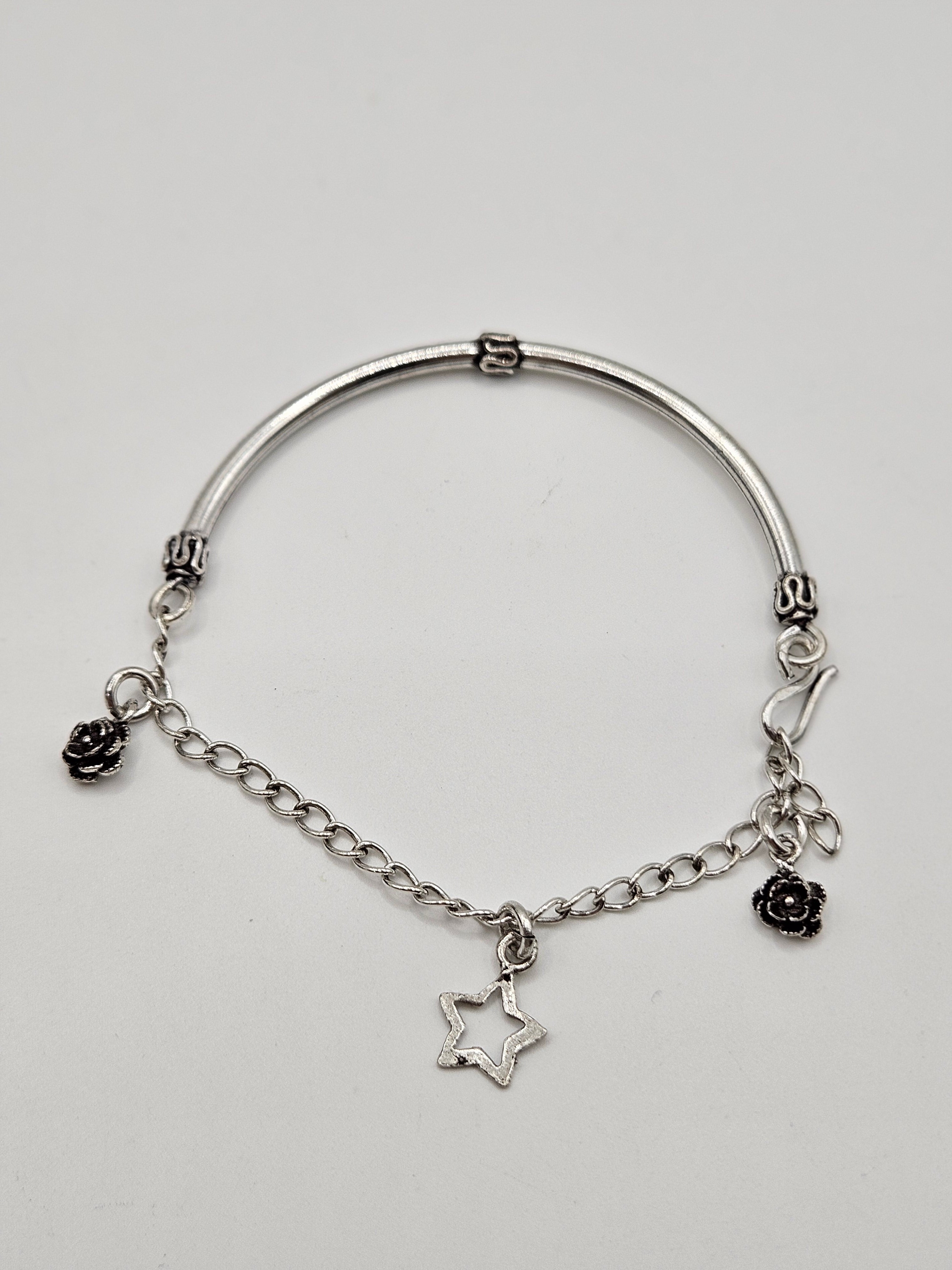 SILVER STATEMENT BRACELET