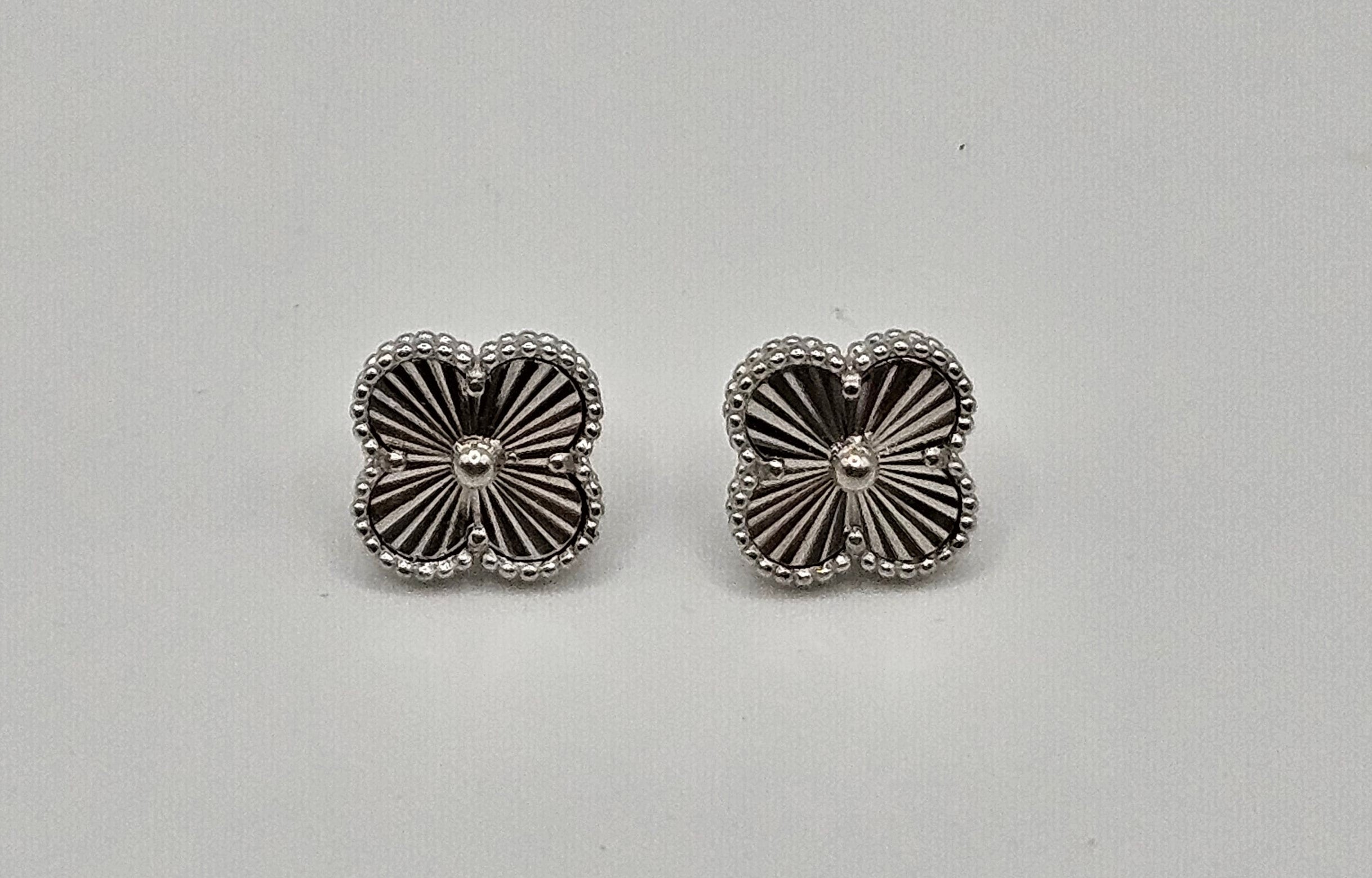 SILVER EARRING