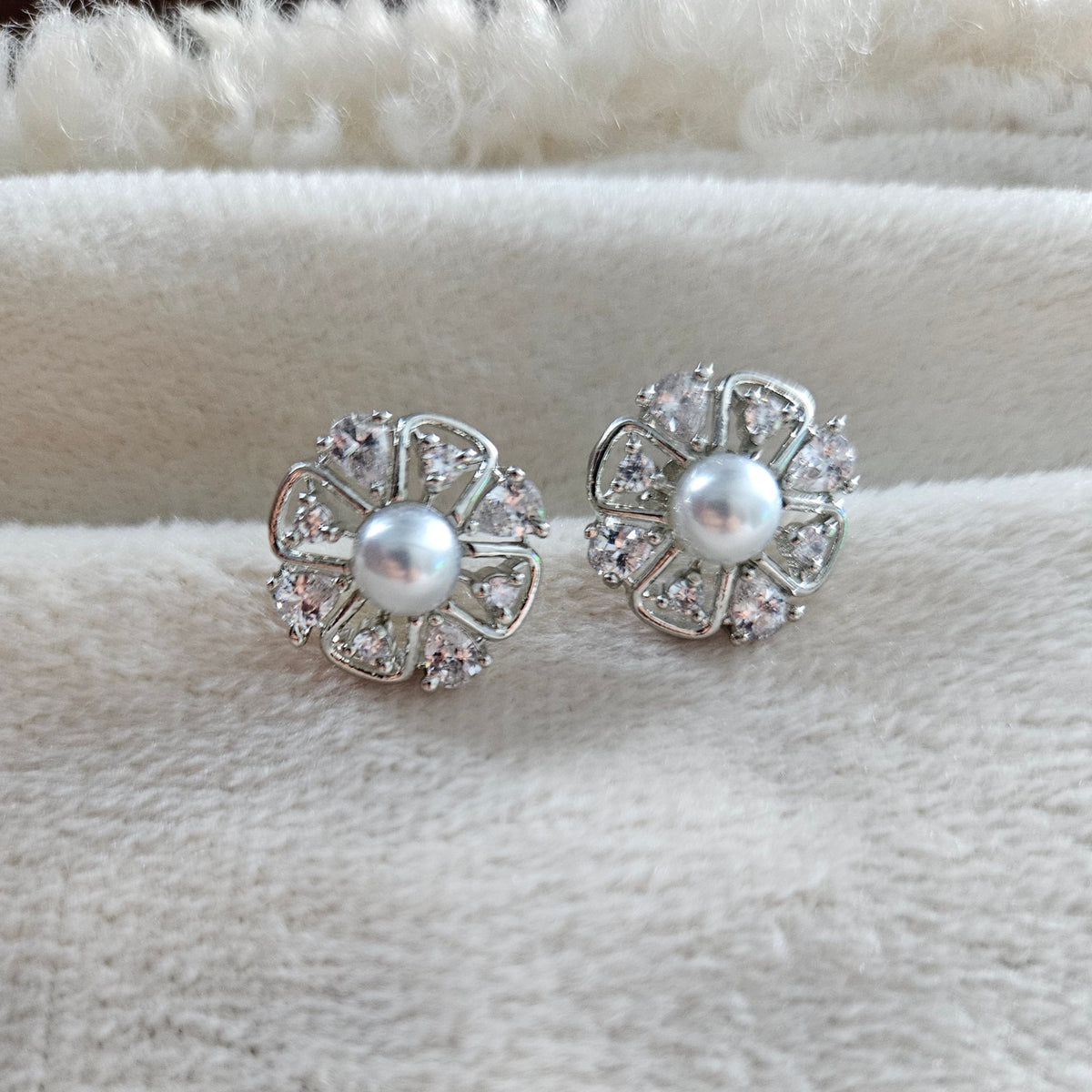 SILVER EARRING