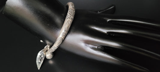 OXIDISED SILVER HANGING KADA/BRACELET