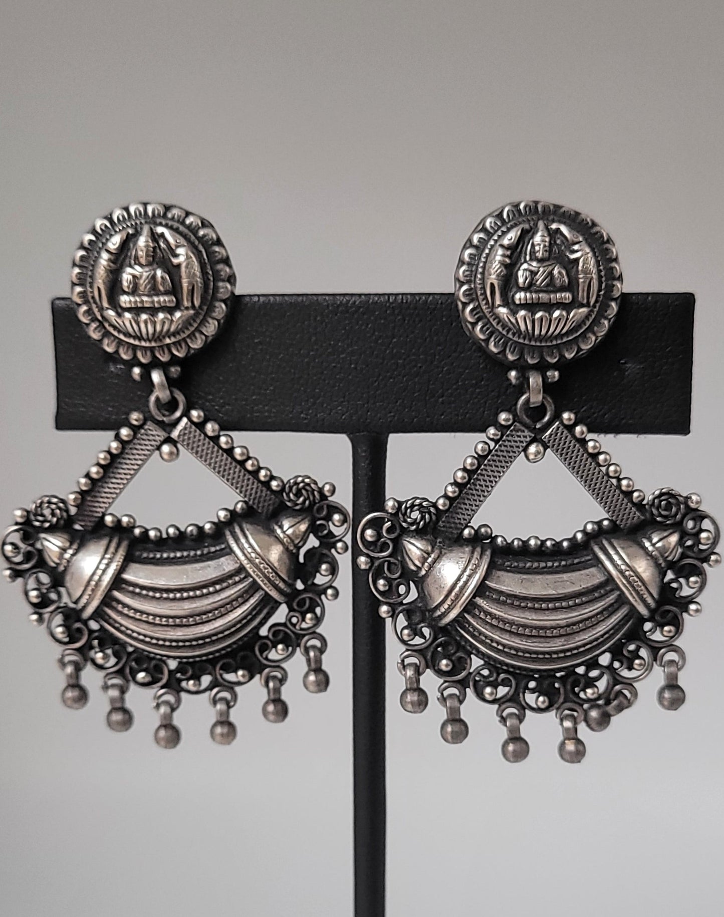 STATEMENT EARRINGS