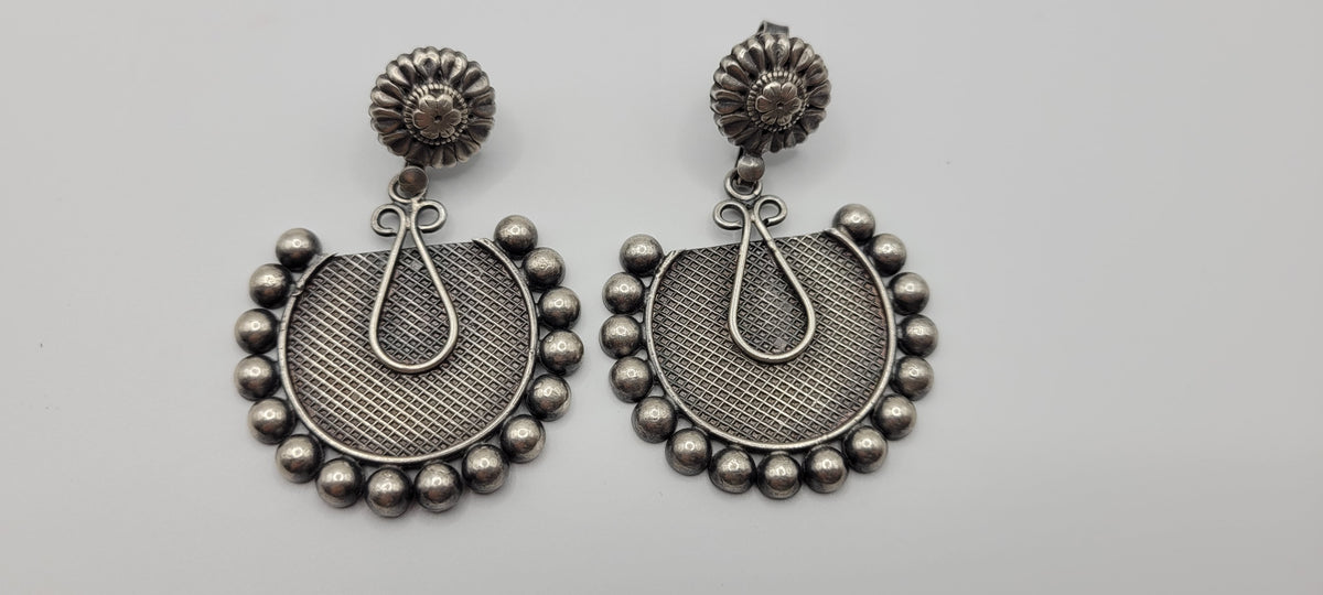 STATEMENT EARRINGS