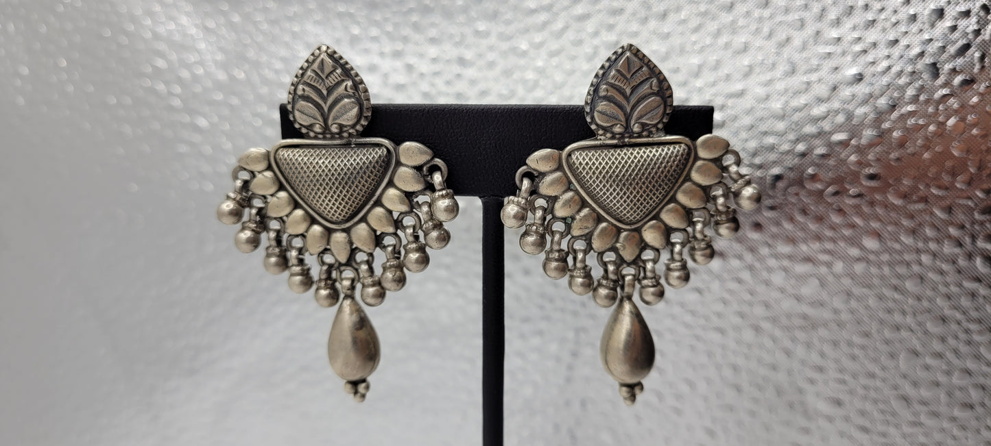 STATEMENT EARRINGS