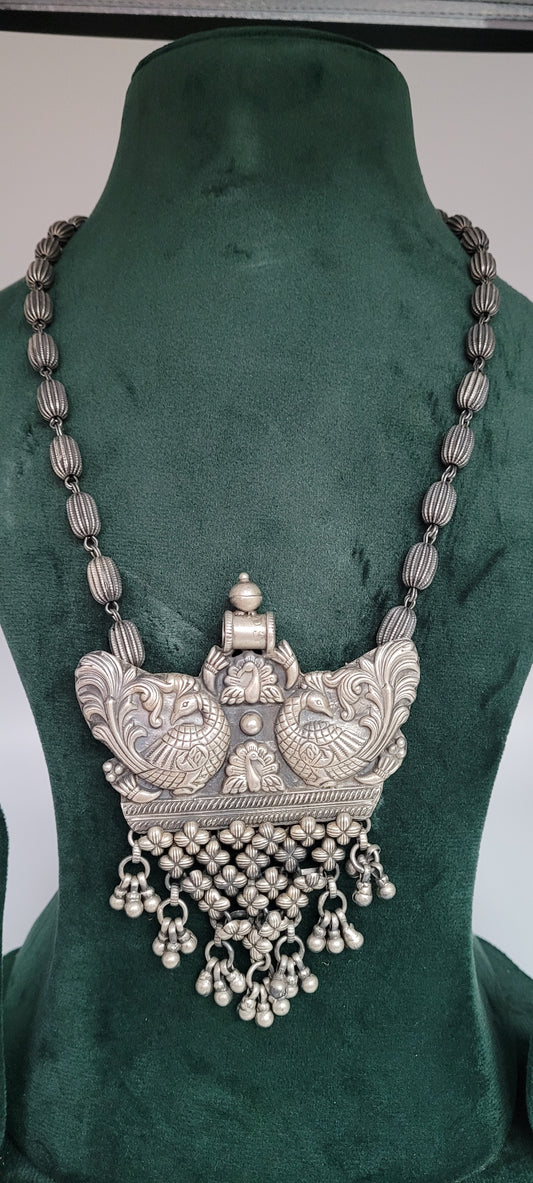 STATEMENT NECKLACE