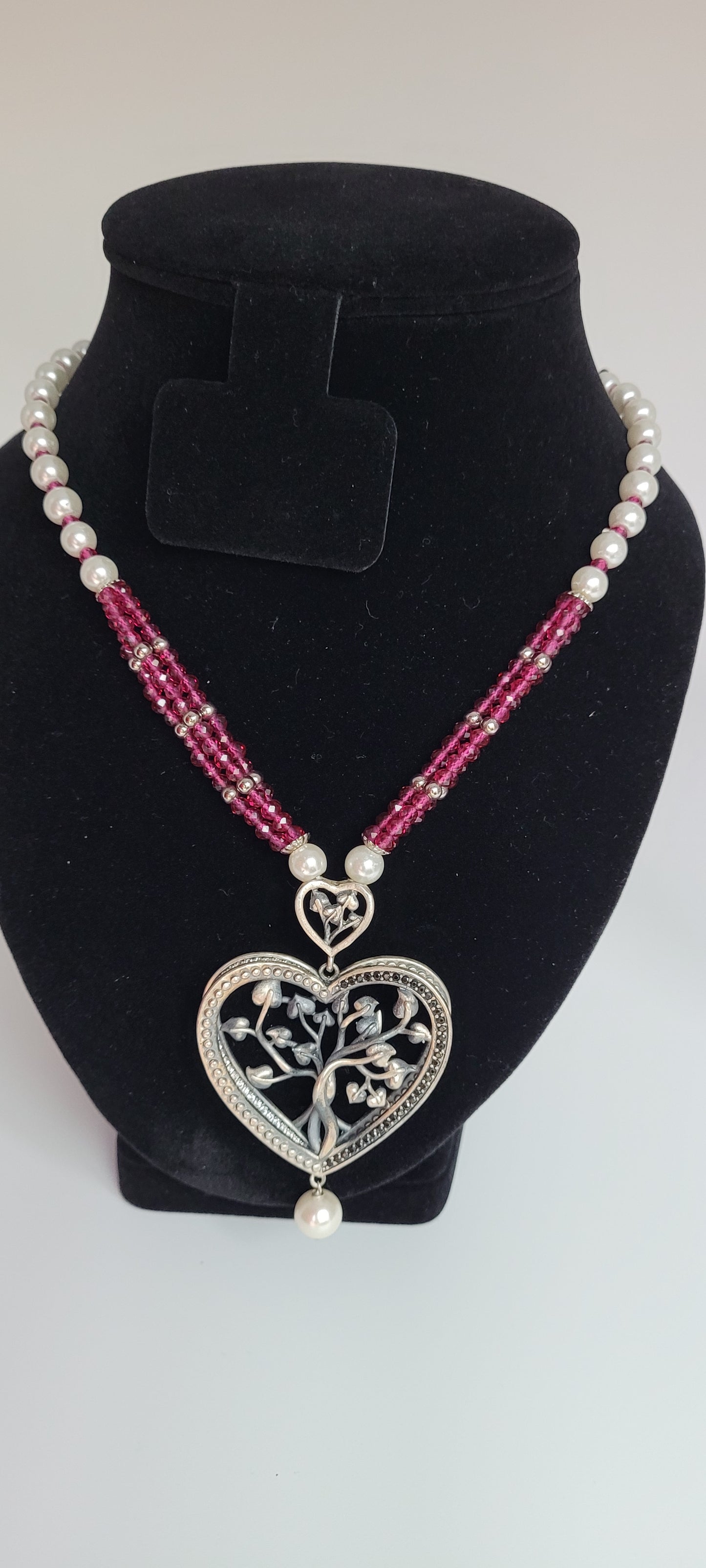 STATEMENT SILVER HEART NECKLACE