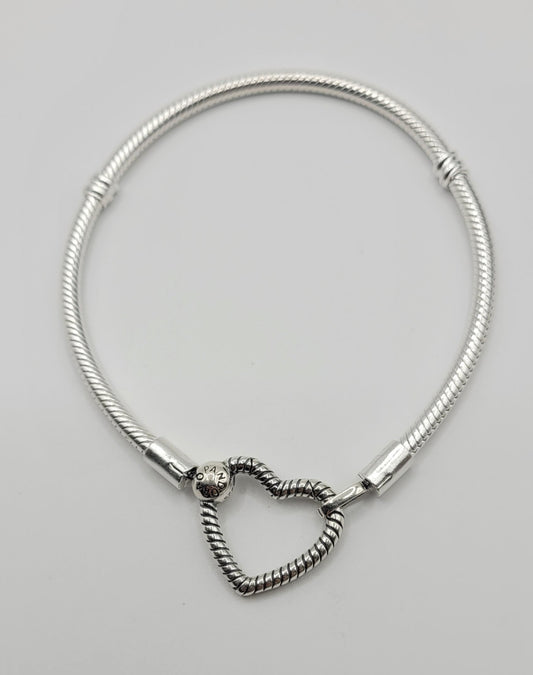 SILVER SNAKE CHAIN STUDDED HEART BRACELET