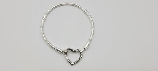 SILVER SNAKE CHAIN STUDDED HEART BRACELET