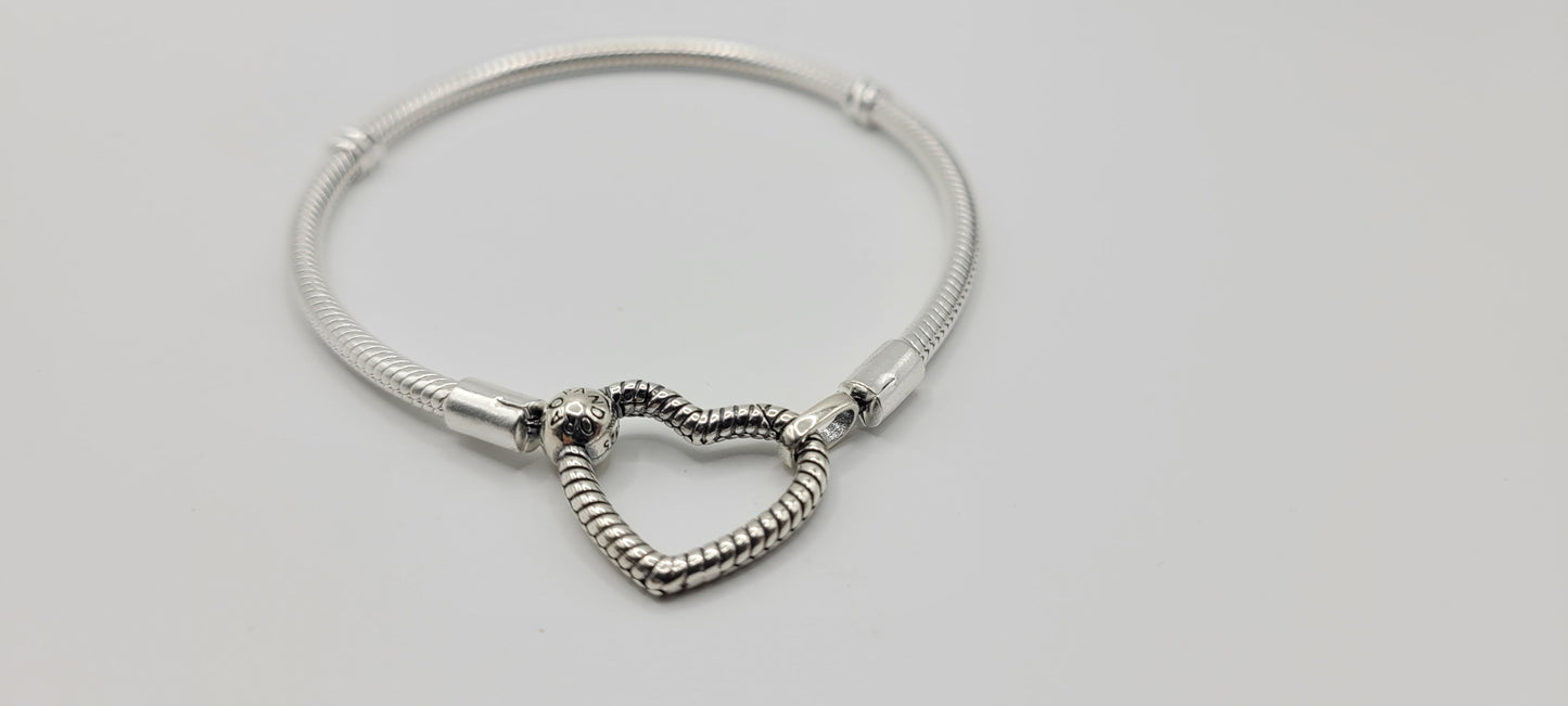 SILVER SNAKE CHAIN STUDDED HEART BRACELET