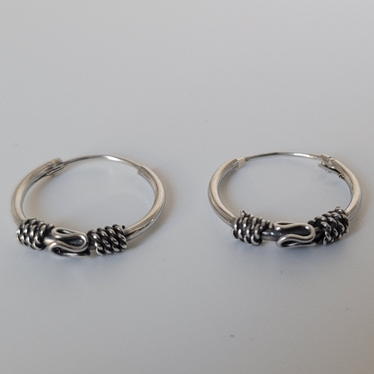 STATEMENT EARRING