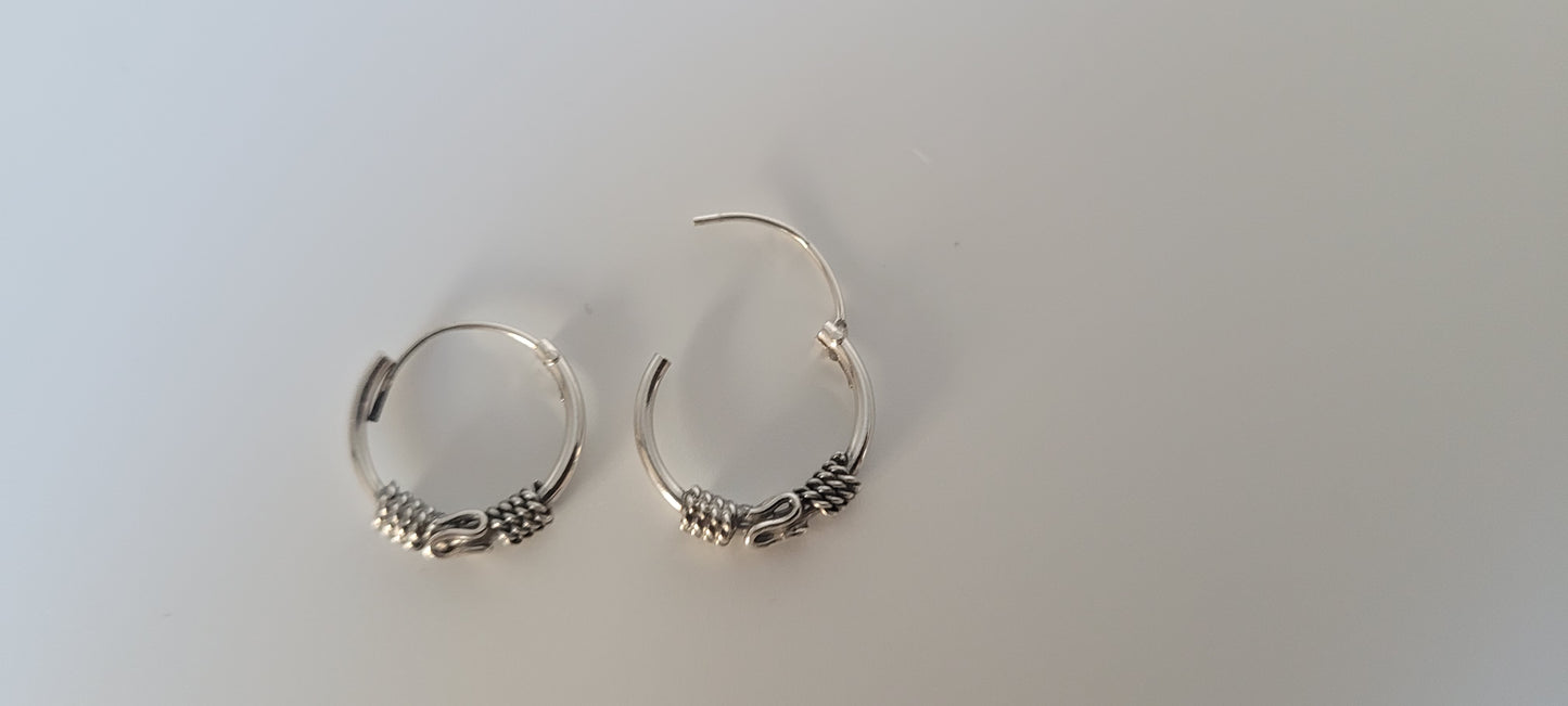 STATEMENT EARRING