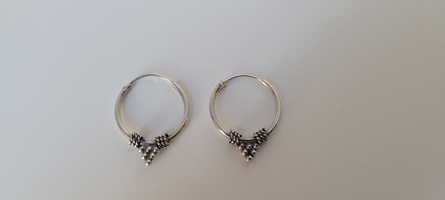 STATEMENT EARRING