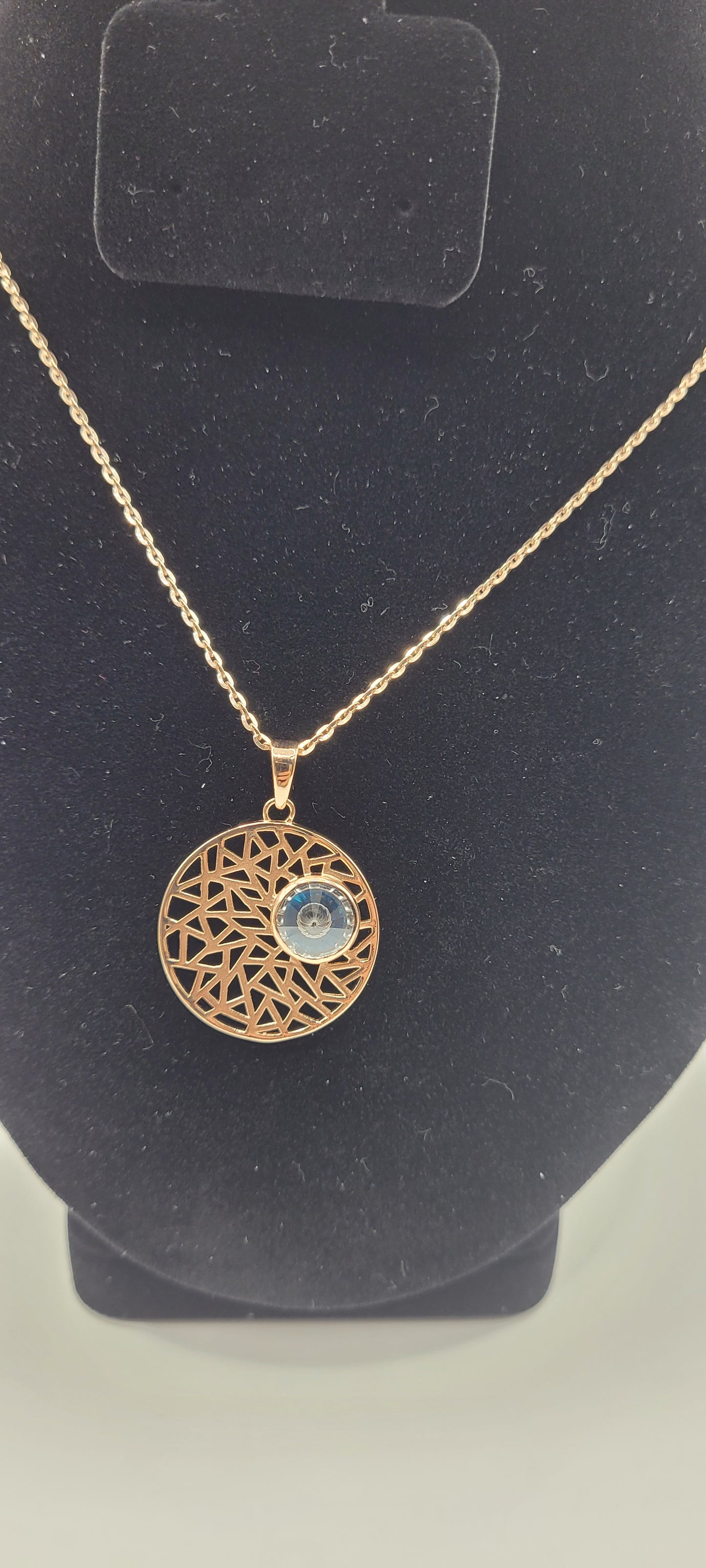 SILVER CHAIN PENDANT