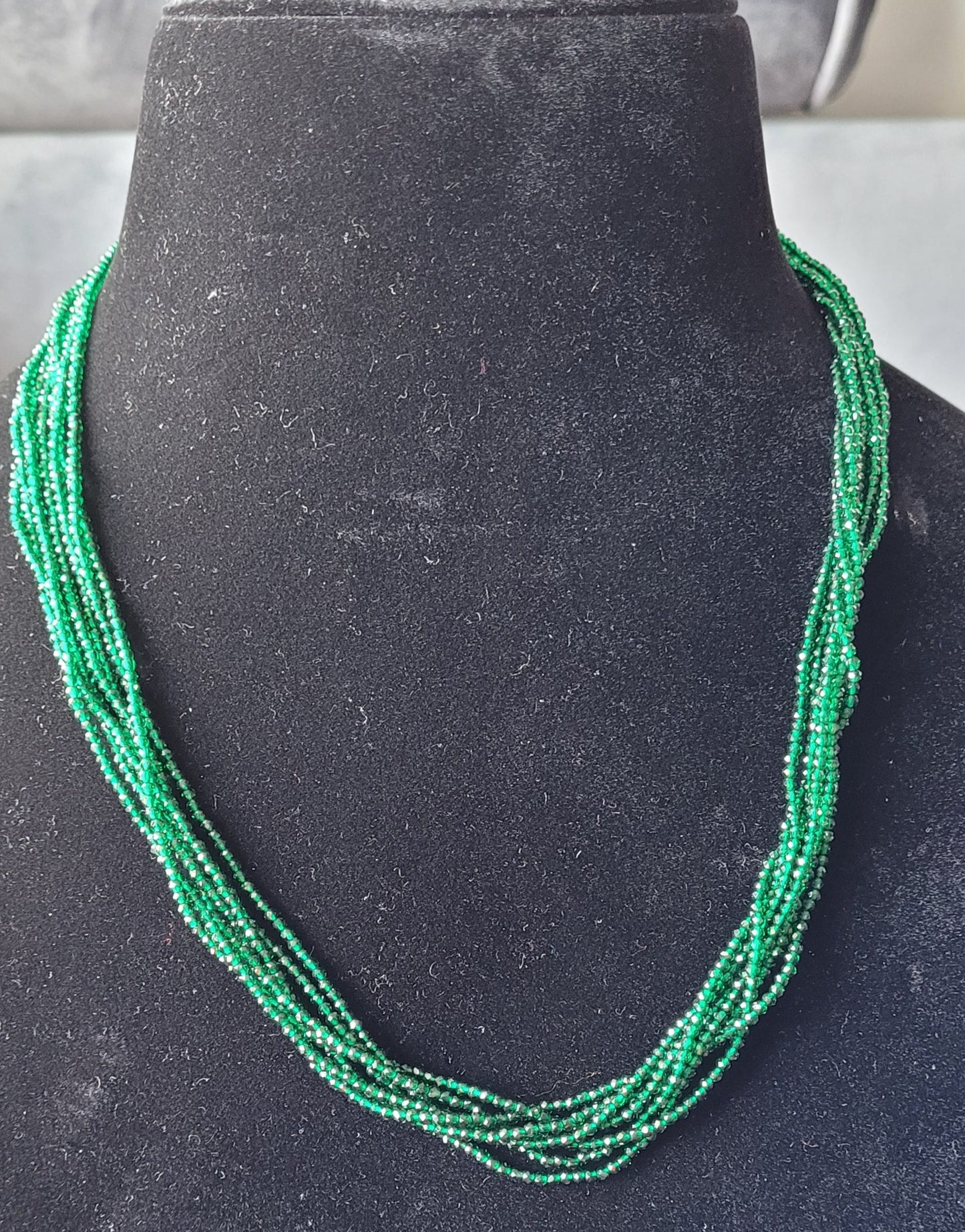 BEADS NECKLACE